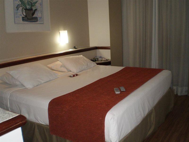 Bristol Merit Hotel 贝洛哈里桑塔 外观 照片