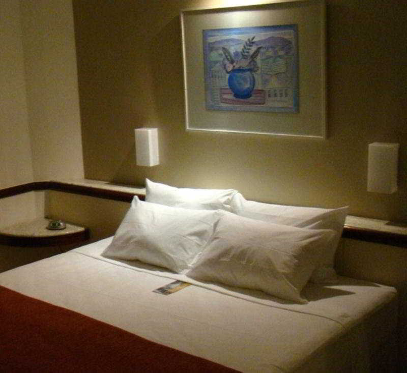 Bristol Merit Hotel 贝洛哈里桑塔 外观 照片