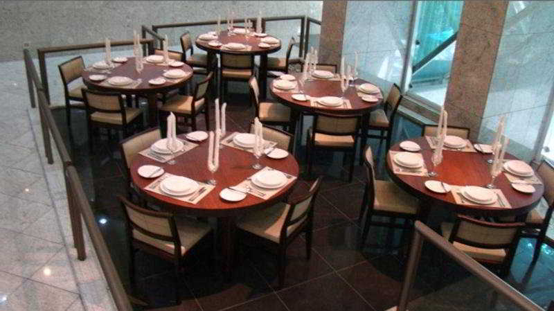 Bristol Merit Hotel 贝洛哈里桑塔 外观 照片