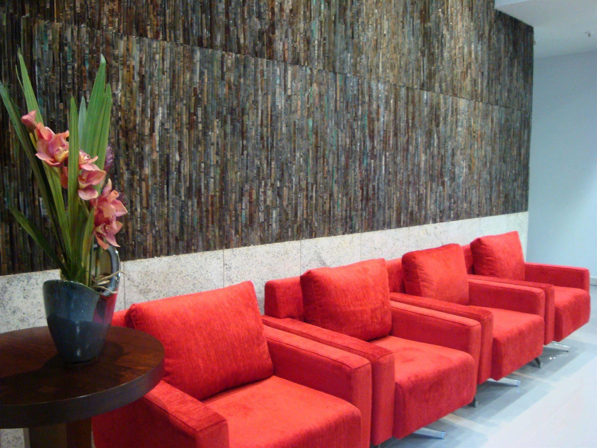 Bristol Merit Hotel 贝洛哈里桑塔 外观 照片