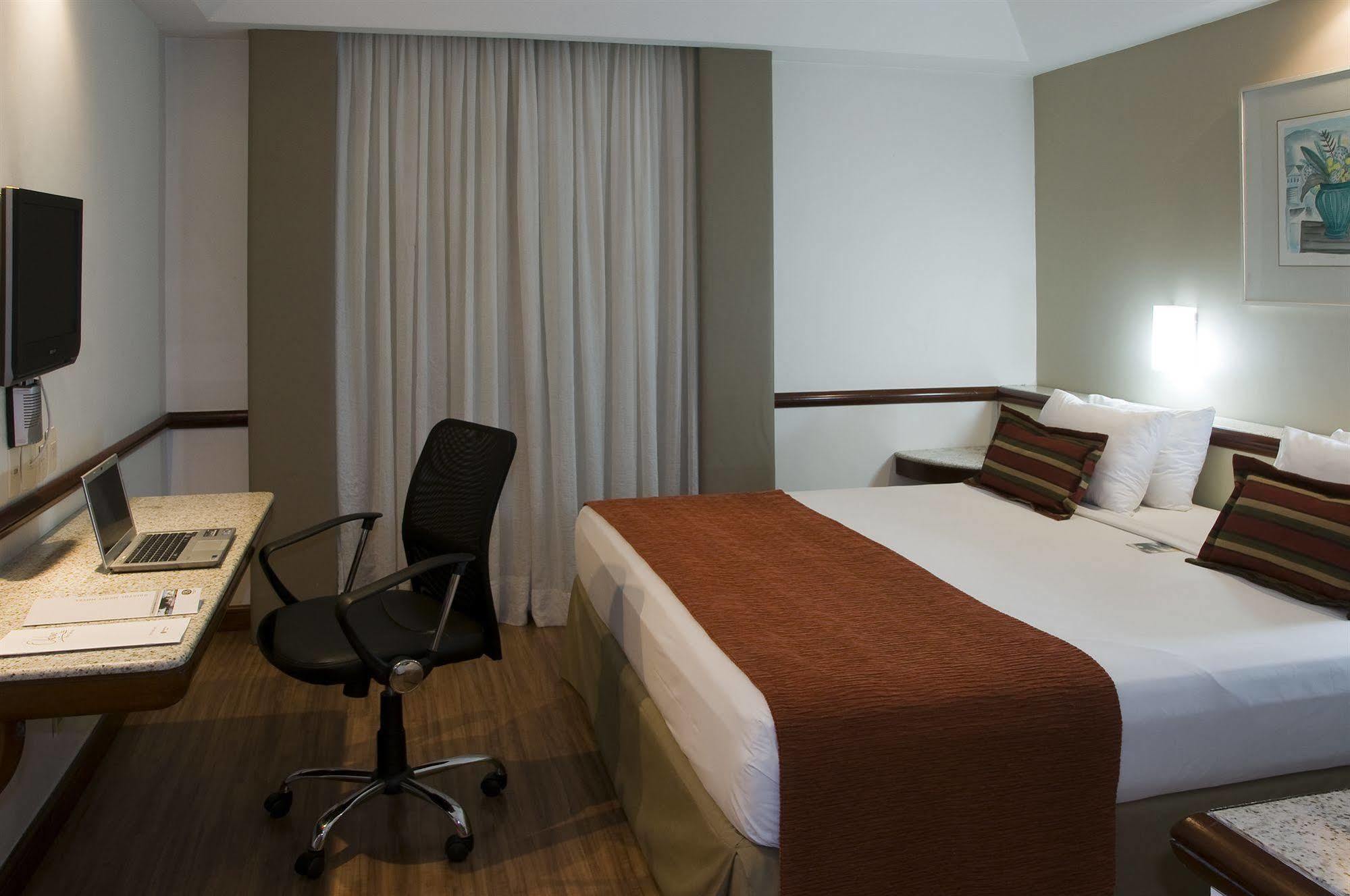 Bristol Merit Hotel 贝洛哈里桑塔 外观 照片