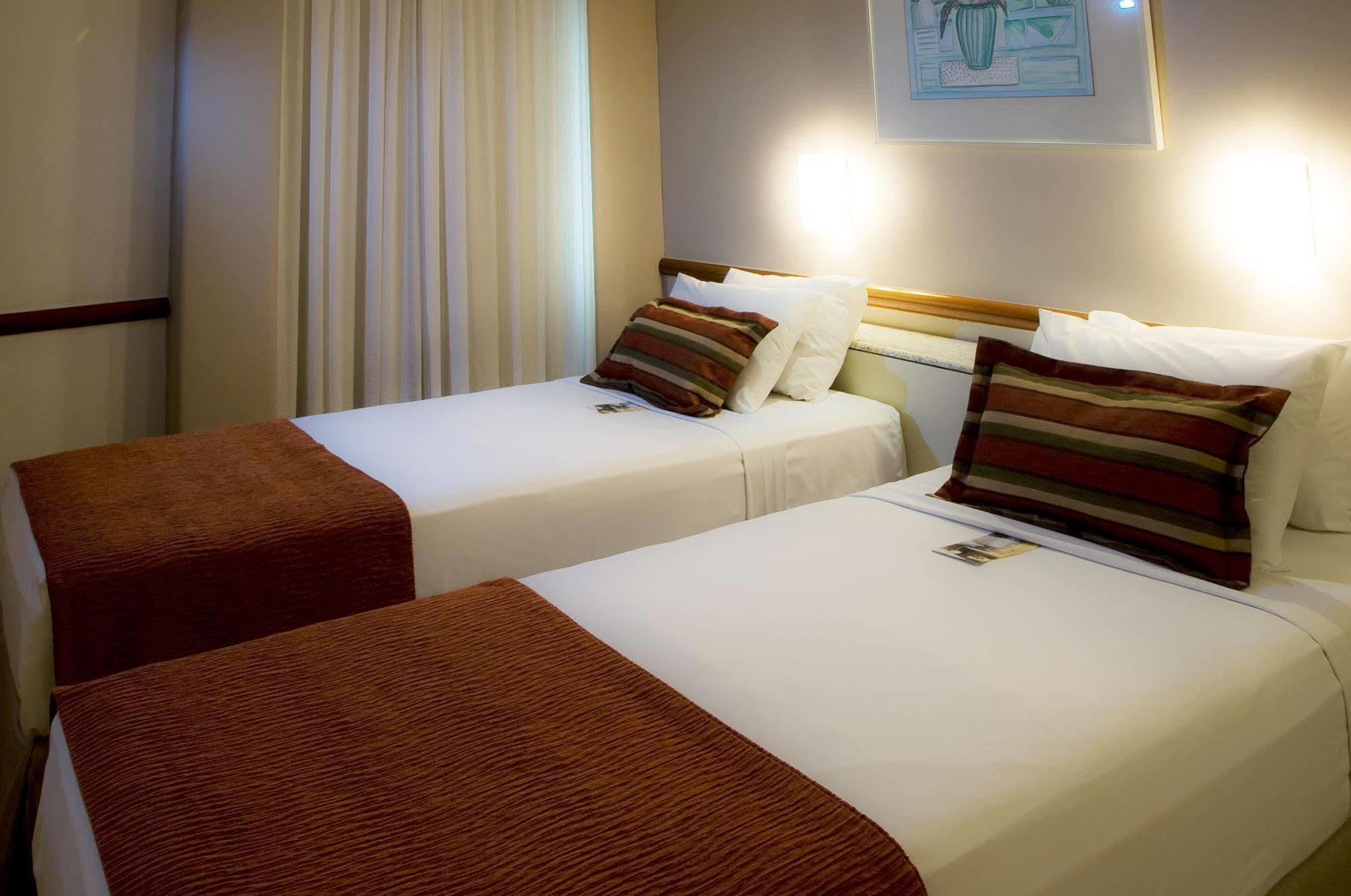 Bristol Merit Hotel 贝洛哈里桑塔 外观 照片