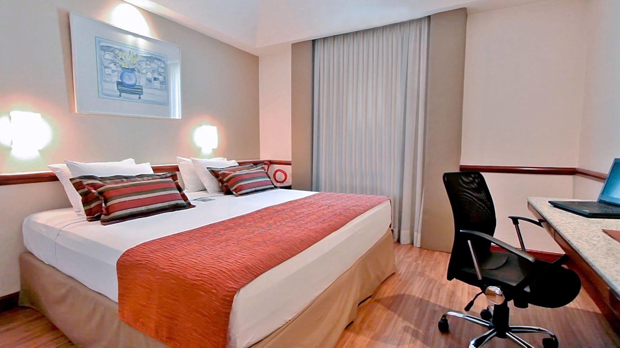 Bristol Merit Hotel 贝洛哈里桑塔 外观 照片