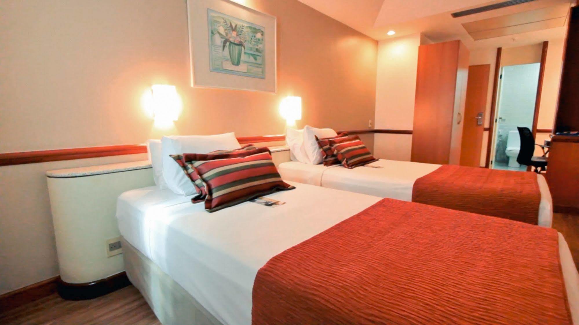 Bristol Merit Hotel 贝洛哈里桑塔 外观 照片