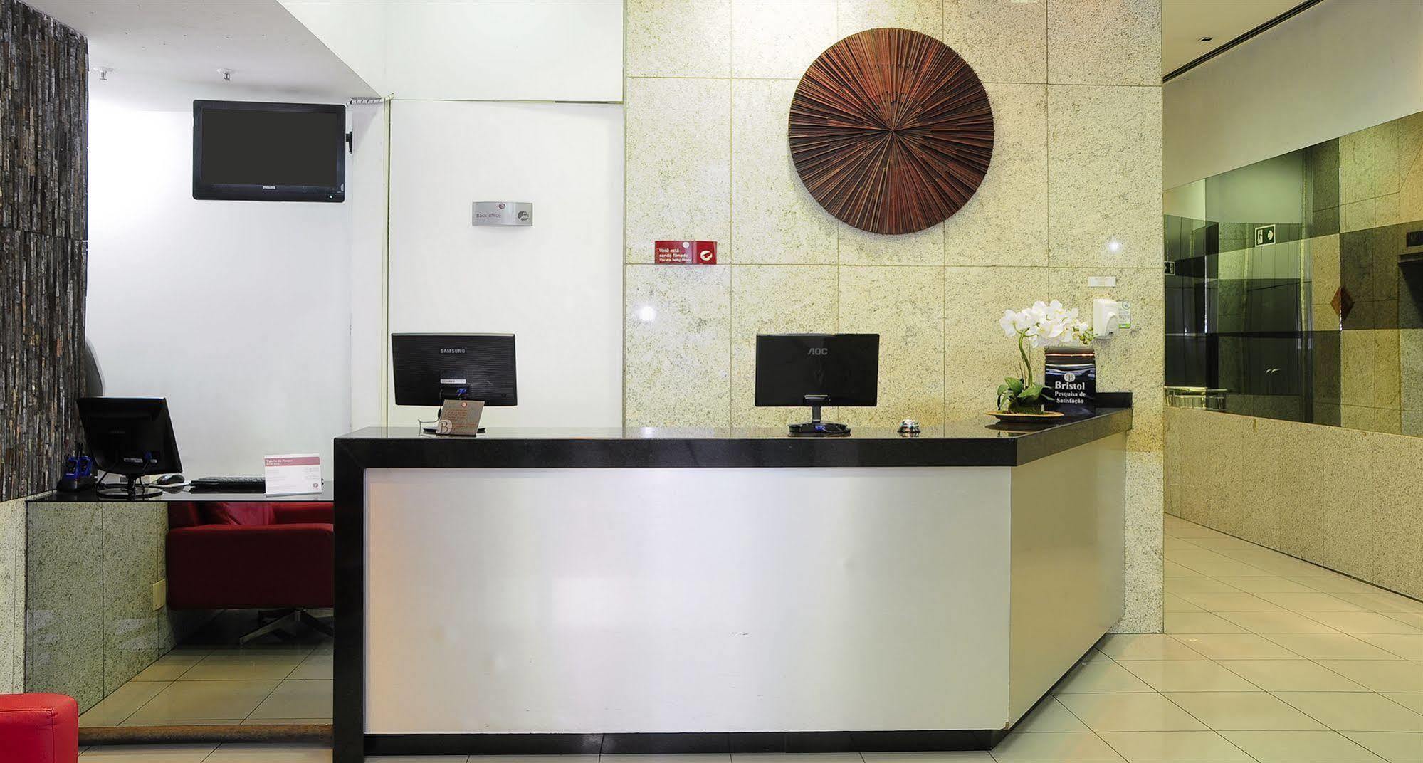 Bristol Merit Hotel 贝洛哈里桑塔 外观 照片