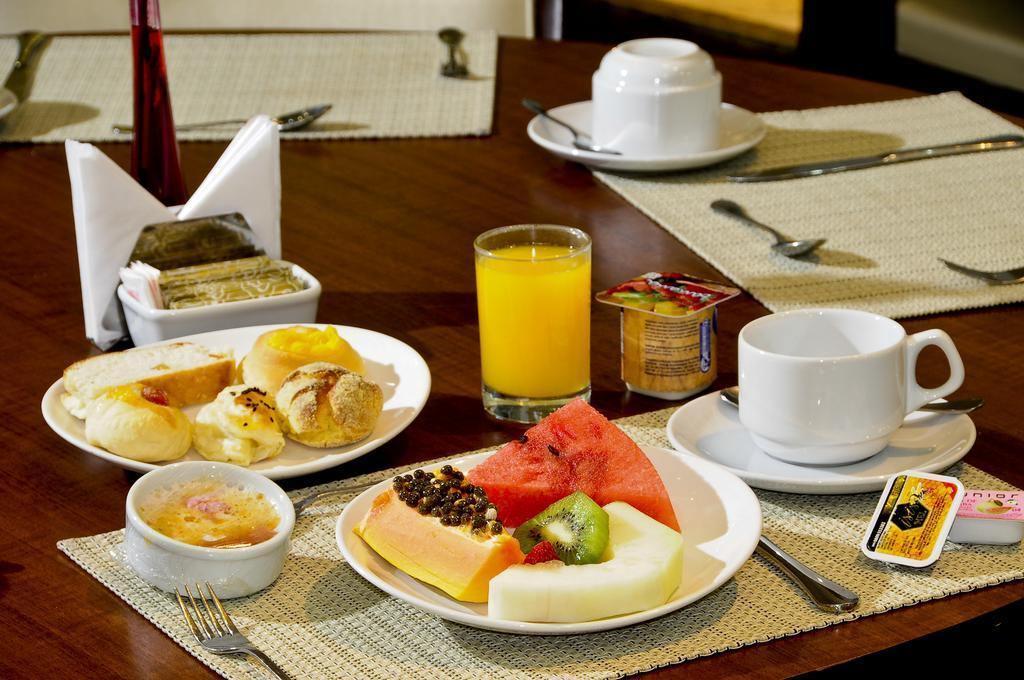Bristol Merit Hotel 贝洛哈里桑塔 外观 照片
